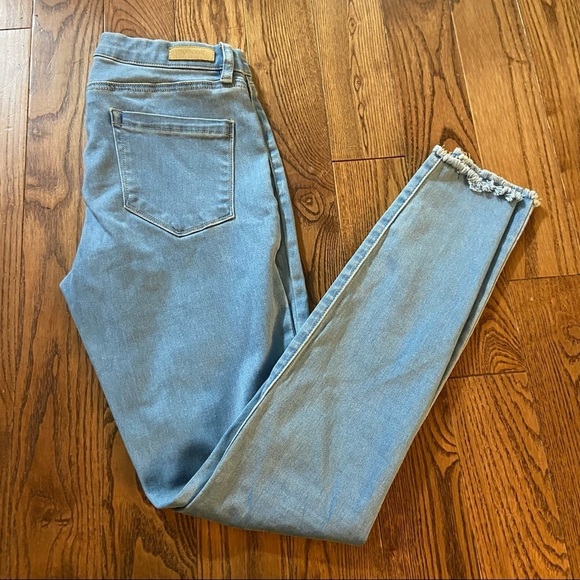 Blank  NYC‎ skinny distressed blue jeans in size 28 - Picture 1 of 14